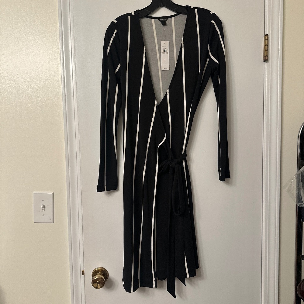 NWT Ann Taylor Black/Cream Vertical Stripe Wrap Dress – Size 4